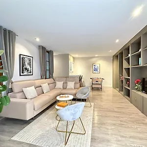 Luxurious Flat In Saint-germain-des-pres , Paris France
