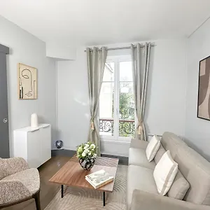 Stunning Near Eiffel Tower , Paris France